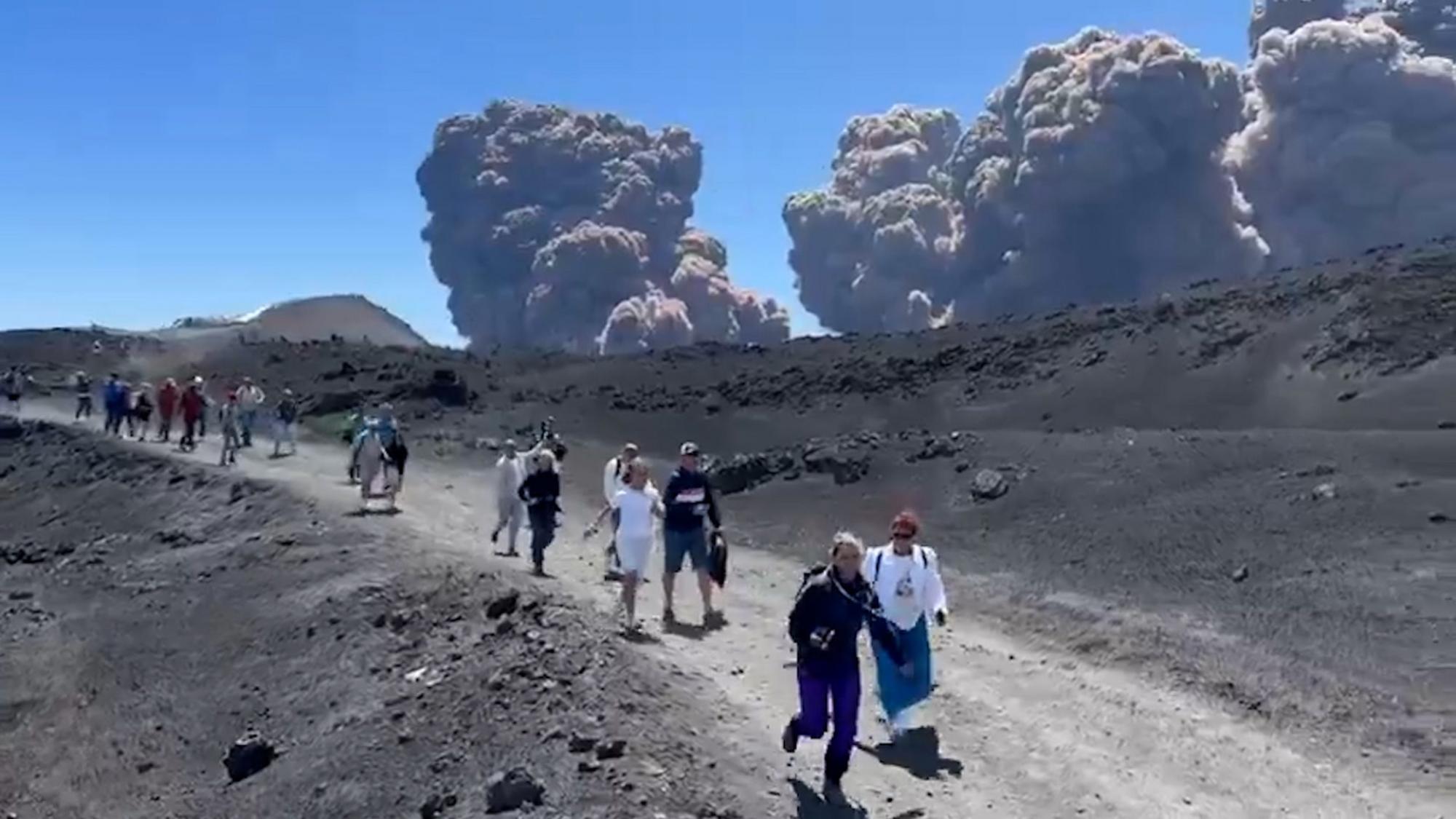 Etna Eruption: Tourists Flee Volcano