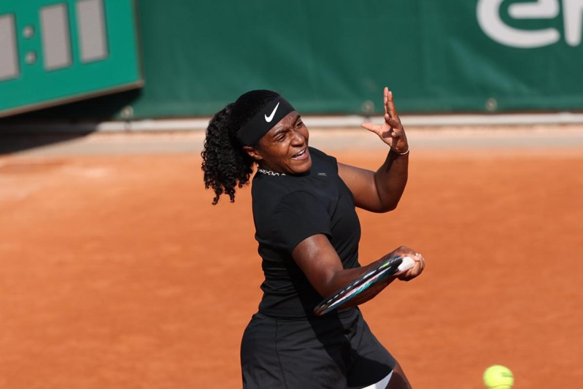 Hailey Baptiste: Roland-Garros Headband Change