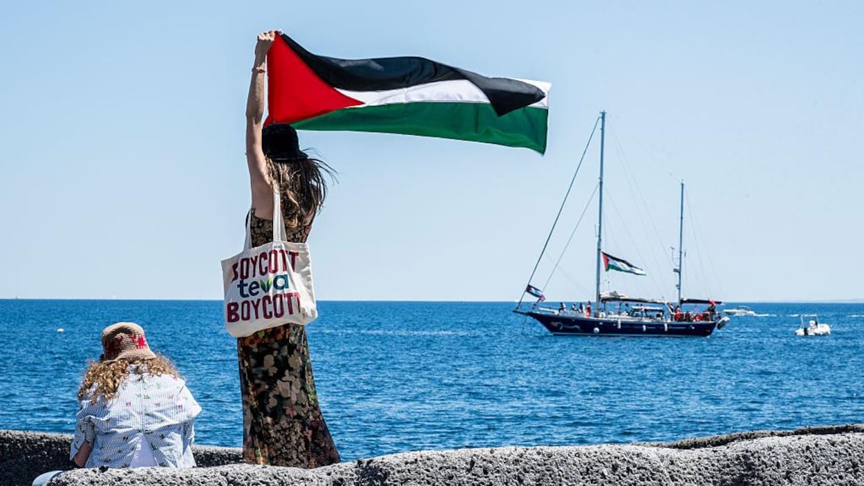 Israël Blocks Aid Ship To Gaza