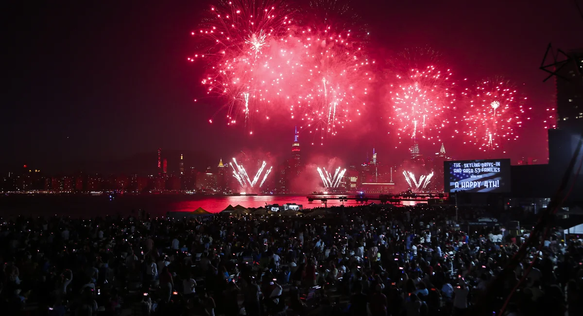 Macy's 4th Of July Fireworks: NYC's East River Spectacle