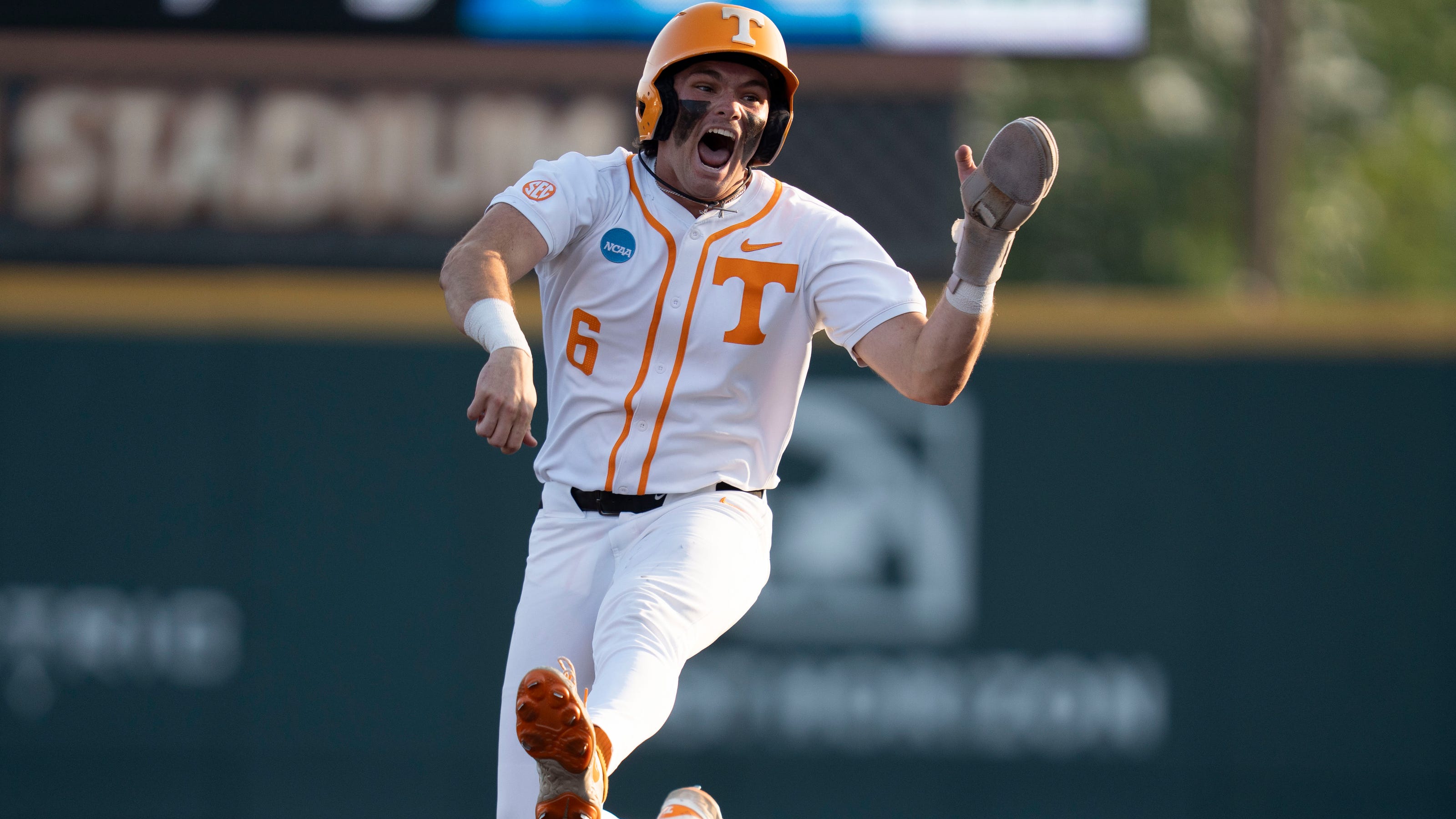 NCAA Baseball Tournament: Super Regionals Breakdown