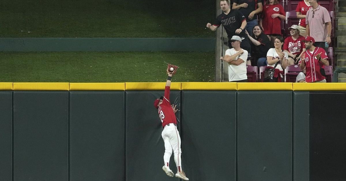 Reds Rally Past Brewers, 4-2 Win