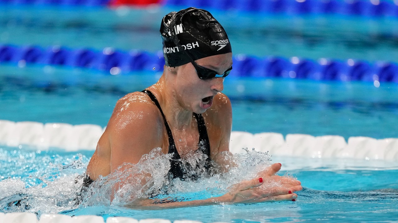 Summer McIntosh Shatters 400m Freestyle Record